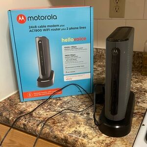 Motorola 24x8 Cabel Modem+ AC1900 WiFi router +2 phone lines
